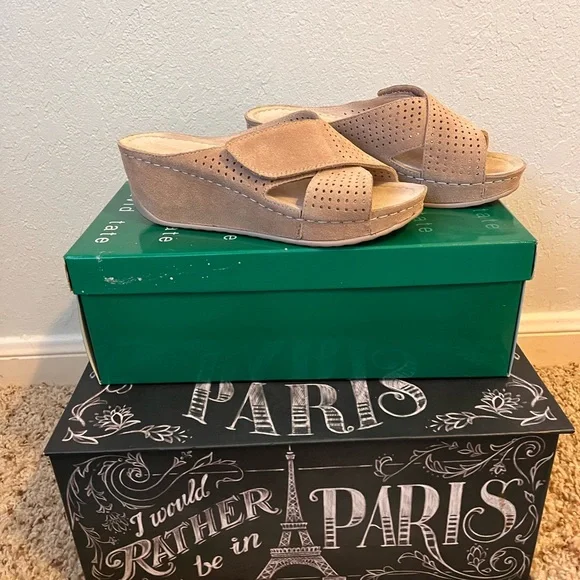 Women's Tan Wedge Sandals - Picture 1 of 4